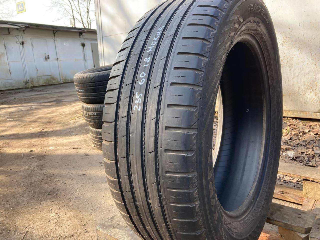 Nokian 235/60R18